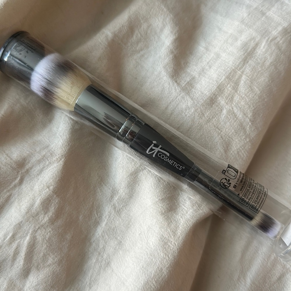 IT Cosmetics Brush